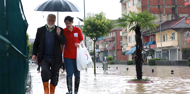 Kızılay, Batı Karadeniz'deki Sel Felaketine Müdahale Etmek İçin Sahaya İntikal Etti